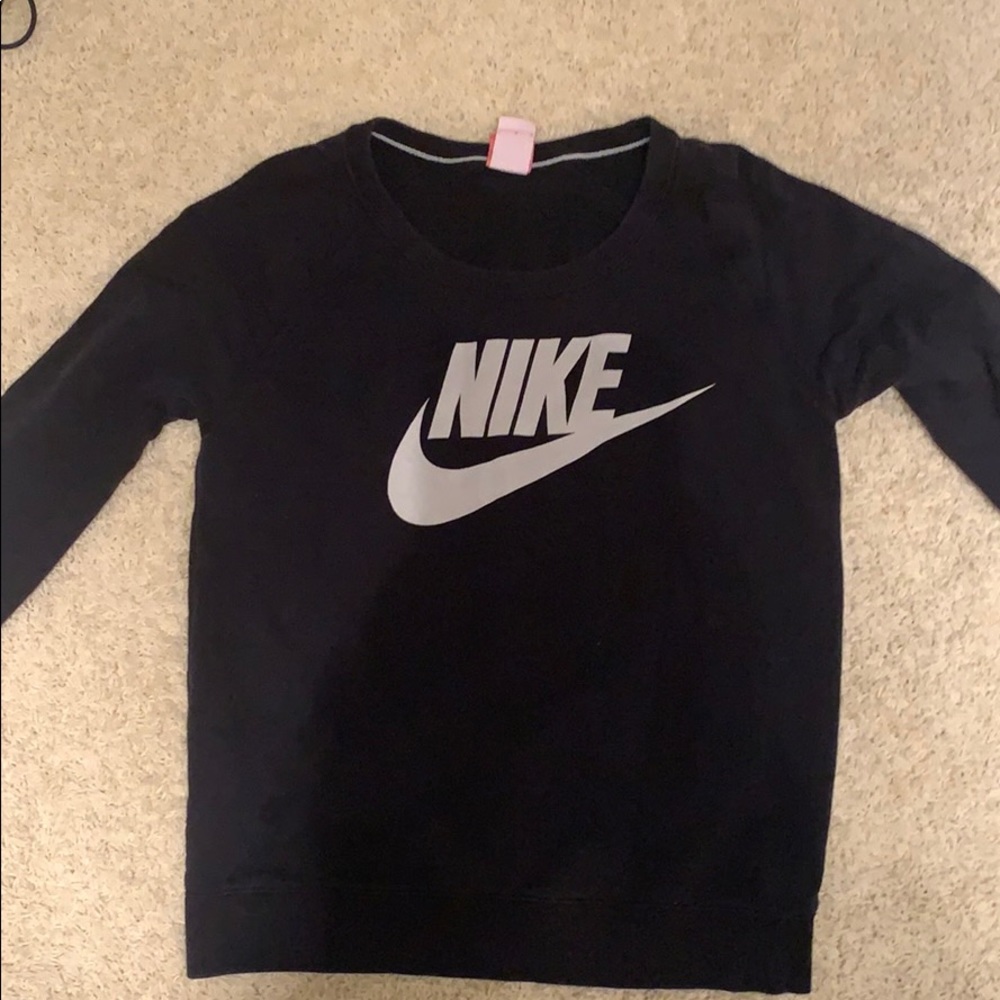 Navy Nike pullover size L